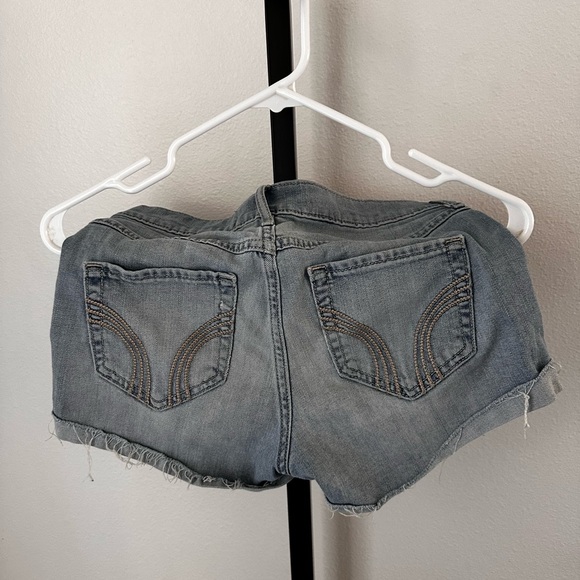 Hollister size 1 shorts - Picture 3 of 3